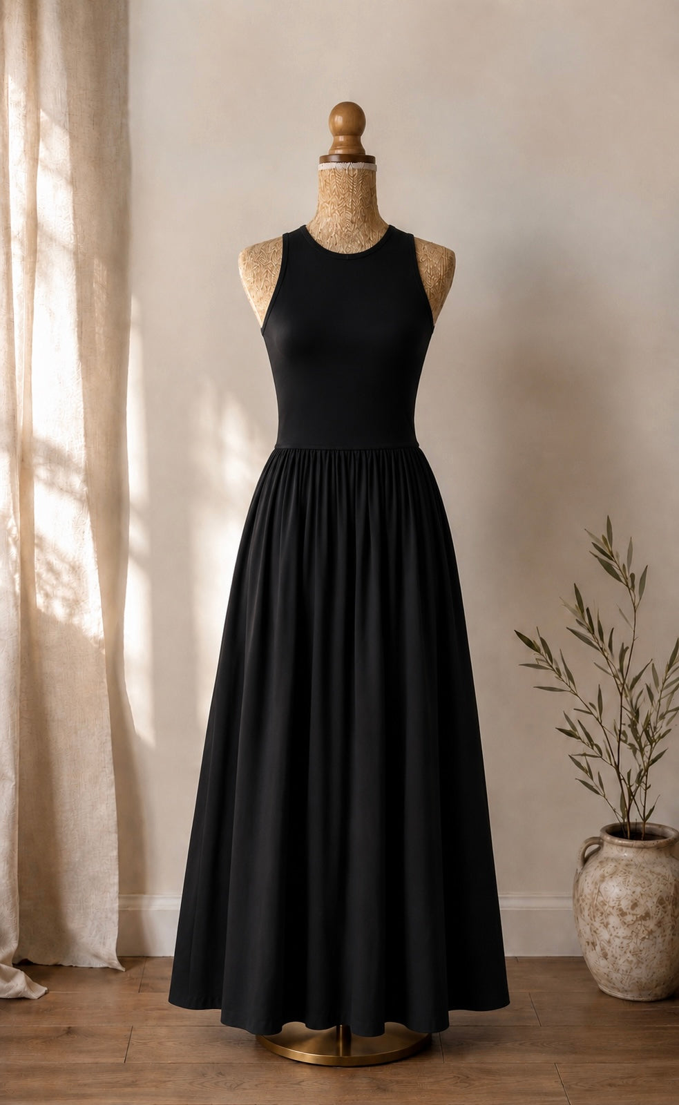 Robe longue noire minimaliste & élégante